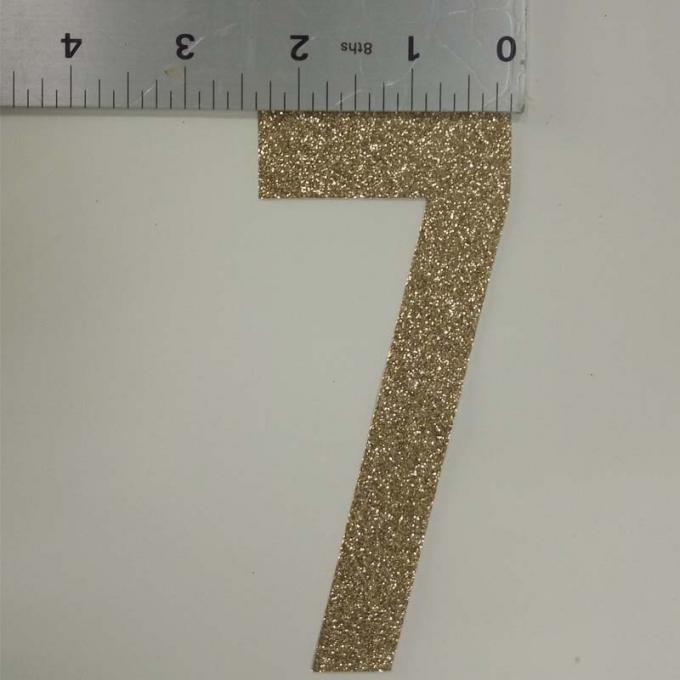Große Funkeln-Papierbuchstaben gestempelschnittene Größe 5" der Goldzahl-sieben * 2,3"