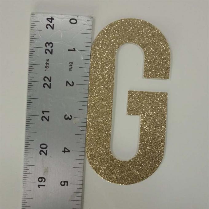Gestempelschnittene Golddekorative Funkeln-Papier-Buchstaben für Fahnen-und Kuchen-Deckel